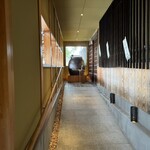 天ぷら割烹 ます梅 - 通路