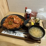 食堂ちある - ナポリタン定食（大盛り）+唐揚げ