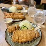 黒豚とんかつ ほり壱 - 特選ロースとヒレ＋つまみでエビフライ　本日は夜の部故に、心置きなく飲めるので、豚汁とご飯は自重