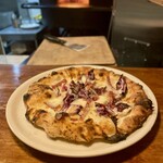 パラダイス ピザ - トレビス＋サラミ＋モッツアレラ＋ゴルゴンゾーラ