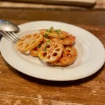 パラダイス ピザ - レンコンのアラビア―タ　ビールとベストマッチな前菜