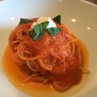 La CHIARA - トマトソースのスパゲティーニ