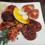 炭火焼肉・韓国料理 KollaBo - お肉の形状が不思議