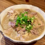 もつ焼き けいすけ - もつ煮込み 400円(税込)