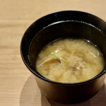 すしやのたい悟 - あさりのお椀。小ぶりなあさりがたっぷり！しじみが現れたら当たり( ´ ▽ ` )ﾉ貝のお出汁沁みる味噌汁…ほっこりしますね♡