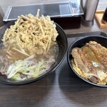 立ち喰いうどん ちょっと一徳 - 料理写真:鹿児島産黒毛和牛の肉うどん ごぼう天トッピング ミニカツ丼