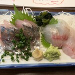 庄や - アジ刺380円ホウボウ刺370円