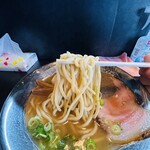 RAMEN HITONI YASASHIKU - 【ニボダクこってり＝中太麺】