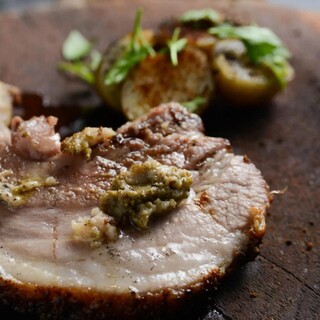 オリジナルスタイルのジンギスカンと発酵ローストポークを堪能