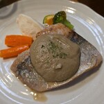 キッチン ブルー グローブ - ムロ鯵のアップ