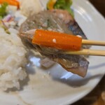 キッチン ブルー グローブ - 人参を添えて