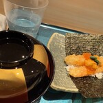 札幌 鮨 よこ田 - 車海老、ズワイガニの天巻
      雲丹、いくら乗せて海苔で巻く。