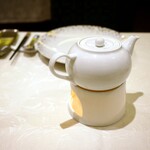 赤坂  華悦樓 - お茶は嬉しいポットサービス