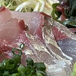 焼きもの家 慶 - 釣りアジの金属光沢