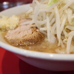ラーメン二郎 - 豚の厚み