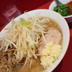 ラーメン二郎 - ラーメン半分＋ニンニク少し＋青ネギ崩