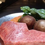 272818426 - 黒毛和牛な白老和牛♩