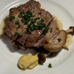 ビフトロ バイ ラ コクシネル - 幻の豚。南の島豚のステーキ