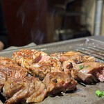 焼肉 わだ泉 - とっても上質なカルビ、脂身少なく赤身の旨味強め