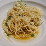 NIBOSHI MANIA - 黒酢の酢豚和え玉の麺と油ダレ