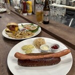 APPLE BURGER - 『ベーコンチーズバーガー¥2,541』
      『ホットドッグ¥1,342』
      『アサヒスーパードライ小瓶¥616』