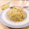 新愛園 - 『炒飯（恐らく1000円税込）』『ココナッツプリンのマンゴーソースがけ（恐らく500円税込）』