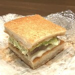 心粋厨房 獬 - スモークした鰤のサンドイッチ