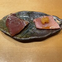 まんてん鮨 日比谷オクロジ店 - 3）ツマミ-1:刺身、カツオとブリ