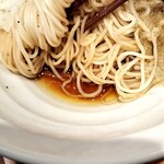 麺処 にぼし香 - 下には油とカエシ