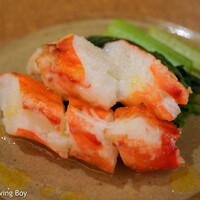 ウィンザー アウト オブ アフリカ - 風味豊かなタラバ蟹の蒸し焼き 函館大沼産 水耕栽培の小松菜のソテー 洞爺湖町阿部さんの菜種エクストラバージンオイル