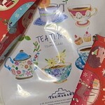 ツマガリ 大丸梅田店 - 各種包装 
                                包装は季節によって変わる（箱包装はクリスマスVer.)