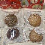 ツマガリ 大丸梅田店 - ツマガリクッキー　
                                左上から）アールグレイ（5枚入）、ハイデ・ザント・エダムチーズ
                                左下から）シュバルツ（2枚入）、マンデル（試食用のサービス品）