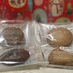 ツマガリ 大丸梅田店 - 左上から）アールグレイ、ハイデ・ザント・エダムチーズ
                                左下から）シュバルツ、マンデル