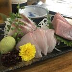 百味 - 刺身三種盛り（めっちゃエッジが効いてますね）