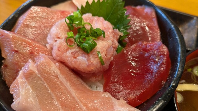 まぐろ屋 明神丸（マグロヤ ミョウジンマル） - 女川（海鮮丼）の写真