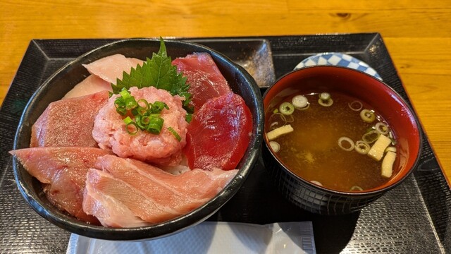 まぐろ屋 明神丸（マグロヤ ミョウジンマル） - 女川（海鮮丼）の写真