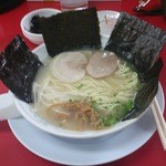 南京ラーメン 黒門 - スープとラーメンの味確認後、焼き海苔デコ♪