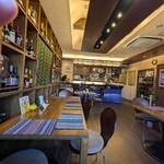 タラチネ - オサレな店内（熊本駅側から見たもの）