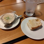 パパバジィ - ランチスープとパン