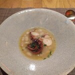 fu-fu shisen - タコと白いんげん豆の薬膳白湯煮込み