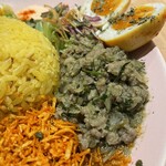 ハロガロ - 石見ポークのグリーンキーマとスパイス煮卵