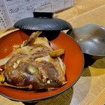 くずし割烹　ZUTTO - 鯛のあら炊き¥800