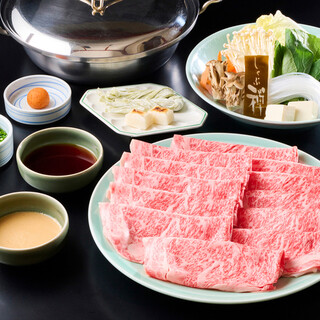 厳しい目で厳選した上質な黒毛和牛や、旬の味覚