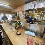 新改商店 - Ｌ字型カウンターお客で一杯