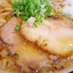 中華そば しながわ - 二枚のチャーシュウに違いがある