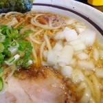 中華そば しながわ - 薬味の玉ねぎ