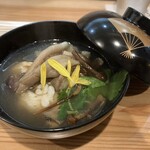 馳走 ひろ - キノコの鱧のお吸い物✨素材を活かしたお上品なお味で癒しです✨