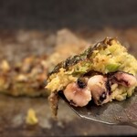 お好み焼屋みっちゃん - 部位の違うイカで、濃い味のところもうまい！
      たこ焼きみたいb(ˊᗜˋ*)❑””