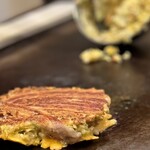 お好み焼屋みっちゃん - カリッカリの豚バラが最高じゃ(´◡͐`)