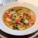 オー・ボール・ド・ロー - [オードブル] 具だくさんスープ 田舎風。ブイヨン・ド・レギューム (野菜のだし) そのものと言えるような滋養に満ちたスープ。